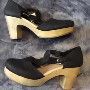 Old Navy Black T-Strap Platform Mary Jane Clogs